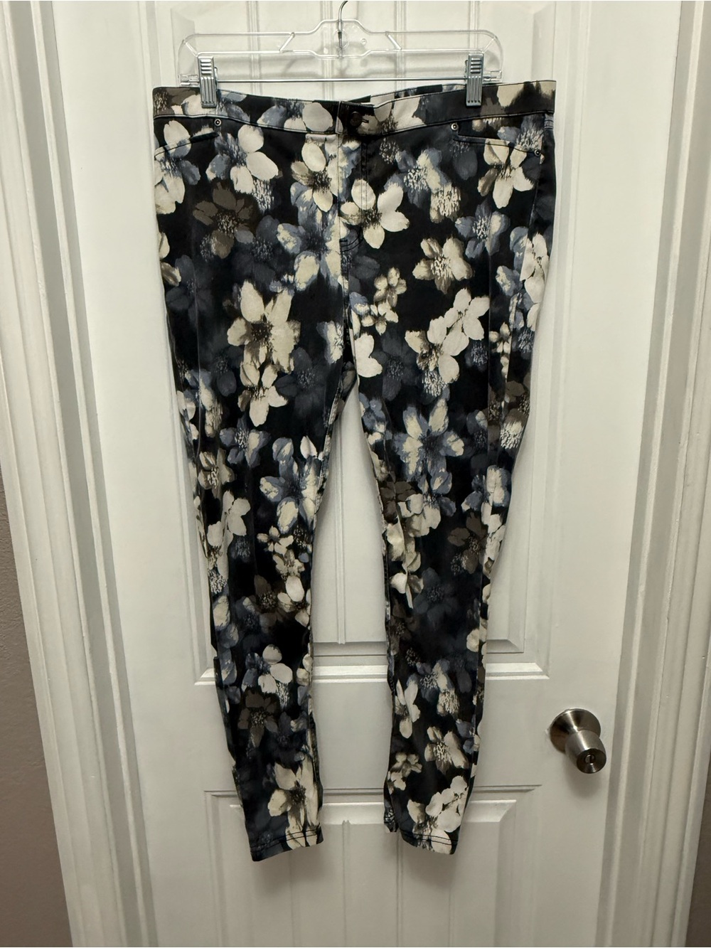 Hue Jeans Women's Size XLarge Blue Floral Denim Stretch Low Skinny (52-1)